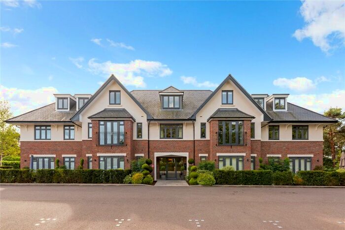 2 Bedroom Apartment To Rent In Golf Drive, Camberley, Surrey, GU15
