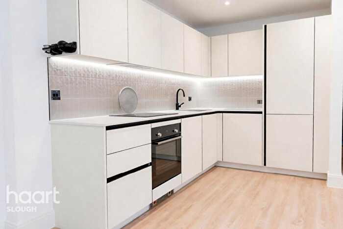 2 Bedroom Flat To Rent In Horlicks Quarter, Slough, SL1