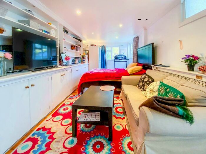 1 Bedroom Flat To Rent In Ewell Road, Tolworth, Surbiton, KT6