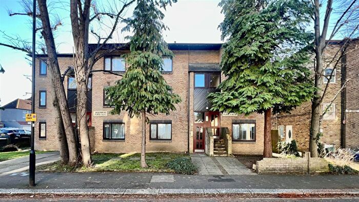 1 Bedroom Flat To Rent In Aldermead Court, Pownall Gardens, Hounslow, TW3