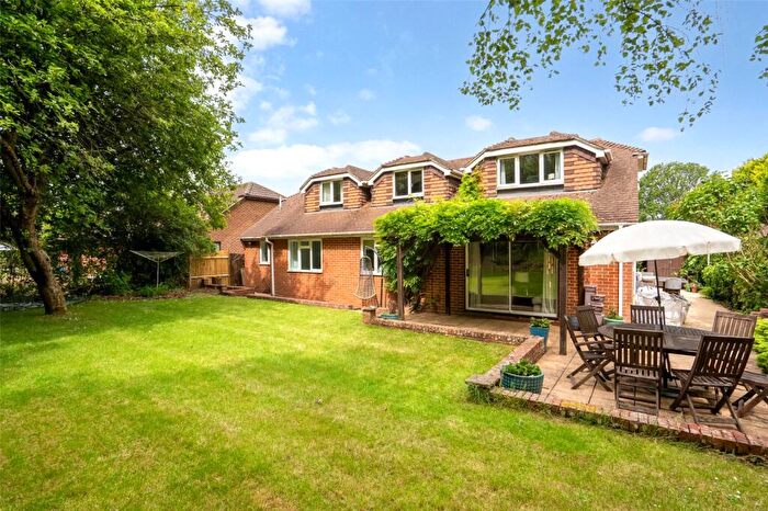 5 Bedroom Detached House For Sale In Reading Road, Chineham, Hampshire, RG24