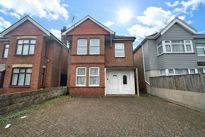 2 Bedroom Flat To Rent In Edgehill Road, Bournemouth, BH9