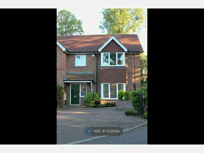 3 Bedroom Semi-Detached House To Rent In Bridgelands Close, Beckenham, BR3