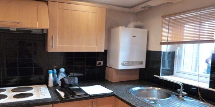 2 Bedroom Flat To Rent In Delph Court, Woodhouse, Leeds, LS6