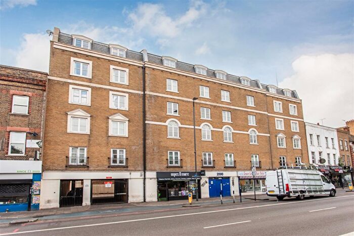 1 Bedroom Flat For Sale In Green Court House, Stepney Green, E1