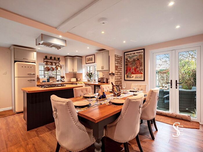 3 Bedroom End Terrace House For Sale In Malders Lane, Maidenhead, SL6