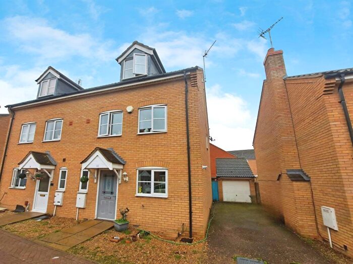 4 Bedroom Semi-Detached House For Sale In Wick Road, Hampton Hargate, Peterborough, PE7