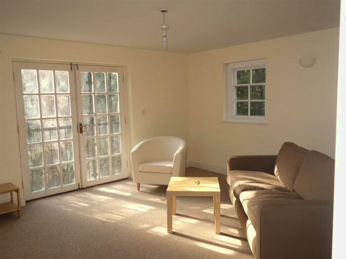 2 Bedroom Flat To Rent In High Street, Flat, Haverfordwest., SA61