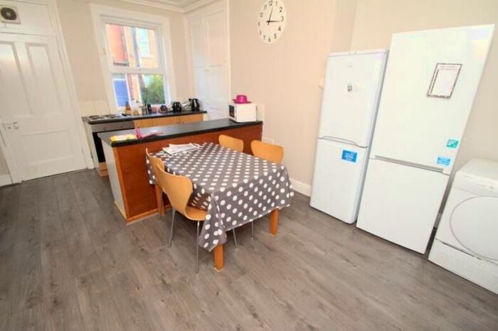 4 Bedroom Terraced House To Rent In Estcourt Avenue, Headingley, Leeds, LS6