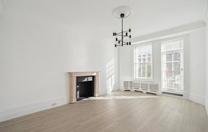 2 Bedroom Flat To Rent In Park Road, Marylebone, London, NW1