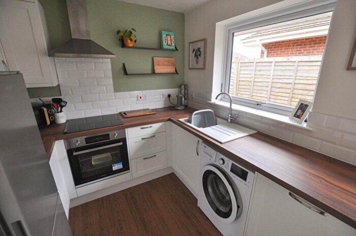 2 Bedroom Bungalow For Sale In Hilltop Close, Ferndown, BH22