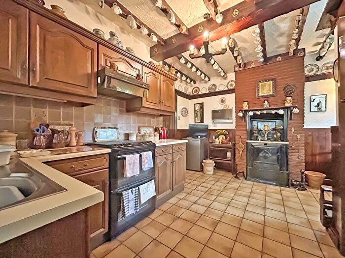 3 Bedroom Detached Bungalow For Sale In Bustleholme Avenue, West Bromwich, B71