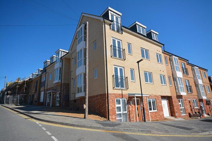 1 Bedroom Flat To Rent In Harbour Court, Church Path, East Cowes, PO32