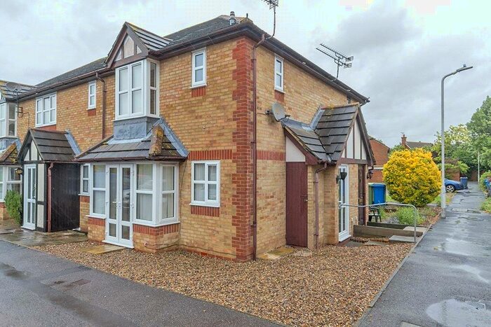 1 Bedroom Link Detached House To Rent In Yeates Drive, Sittingbourne, Kent, ME10