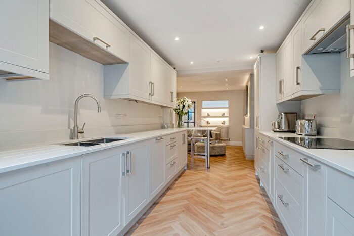 2 Bedroom Flat To Rent In Clarendon Avenue, Leamington Spa, CV32