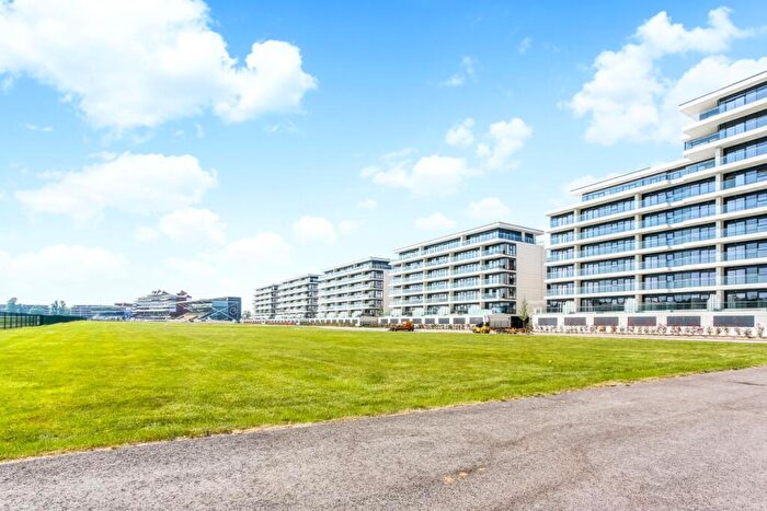 1 Bedroom Apartment To Rent In Kingman Way Newbury Racecourse, RG14