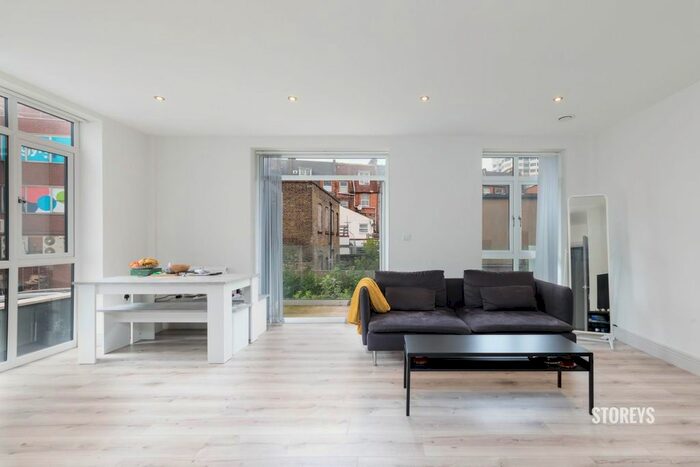 2 Bedroom Flat To Rent In Clockhouse Avenue, Barking, IG11