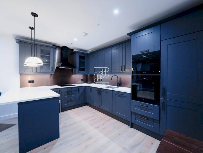 3 Bedroom Flat To Rent In Emery Way, London, E1W