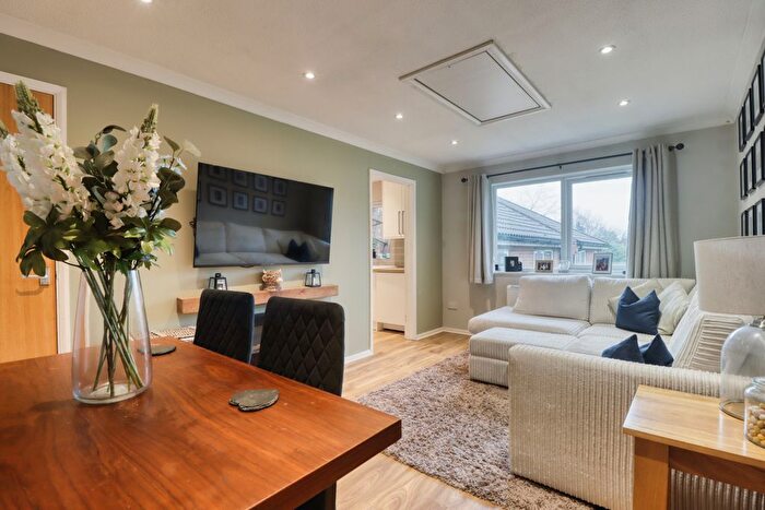 2 Bedroom Flat For Sale In Eaton Avenue, High Wycombe, HP12