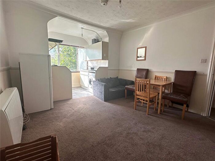 1 Bedroom Apartment To Rent In Broomfield Avenue, Palmers Green, London, N13