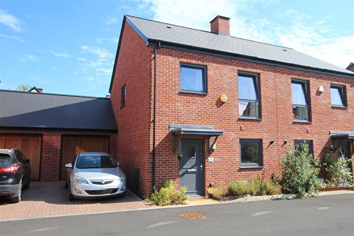 3 Bedroom Semi Detached House For Sale In Brand Avenue, Uxbridge, UB10