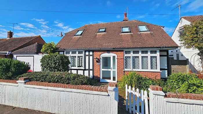3 Bedroom Chalet For Sale In Oakdale Road, Herne Bay, CT6
