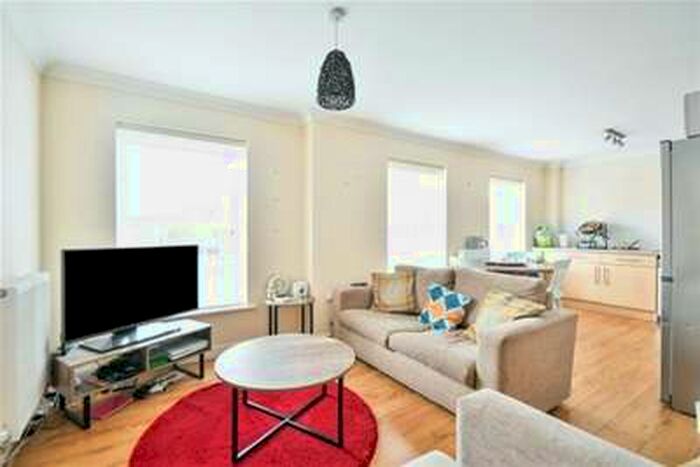 2 Bedroom Flat To Rent In Redhouse, SN25