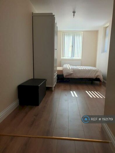 Studio To Rent In Boundary Avenue, Rushden, NN10