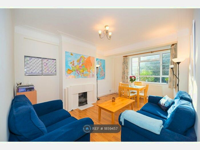 2 Bedroom Flat To Rent In Woodside House, London, SW19