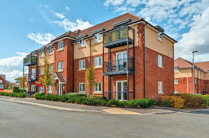 2 Bedroom Apartment For Sale In Gamble Gardens, Wokingham, Berkshire, RG41