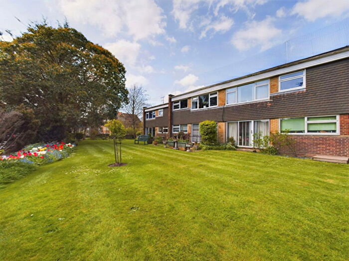 2 Bedroom Maisonette For Sale In College Gardens, Worthing, BN11