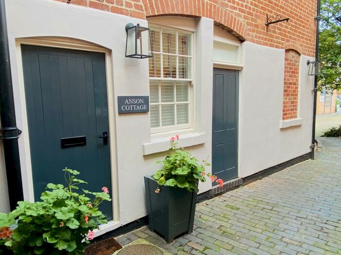 2 Bedroom Town House To Rent In Horninglow Street, Burton-On-Trent, DE14