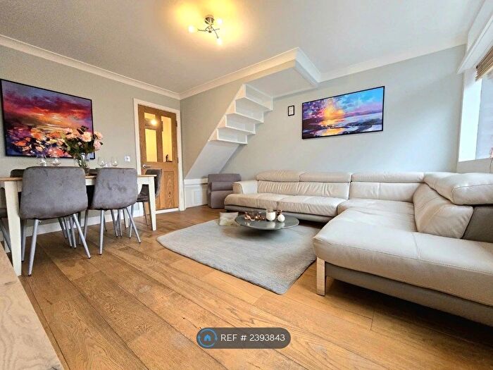 2 Bedroom Flat To Rent In Bayer House, London, EC1Y