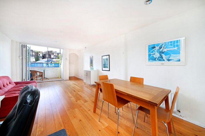 2 Bedroom Maisonette For Sale In Sunbury Lane, Battersea Park, SW11