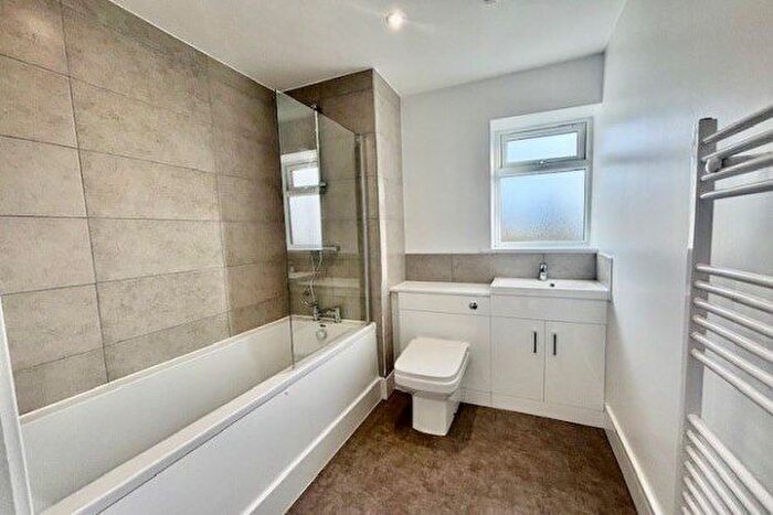 1 Bedroom Flat To Rent In Beacon Road, Chatham, ME5