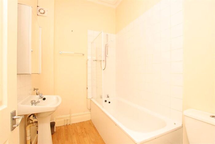 1 Bedroom Flat To Rent In Newbridge Hill, Bath, BA1
