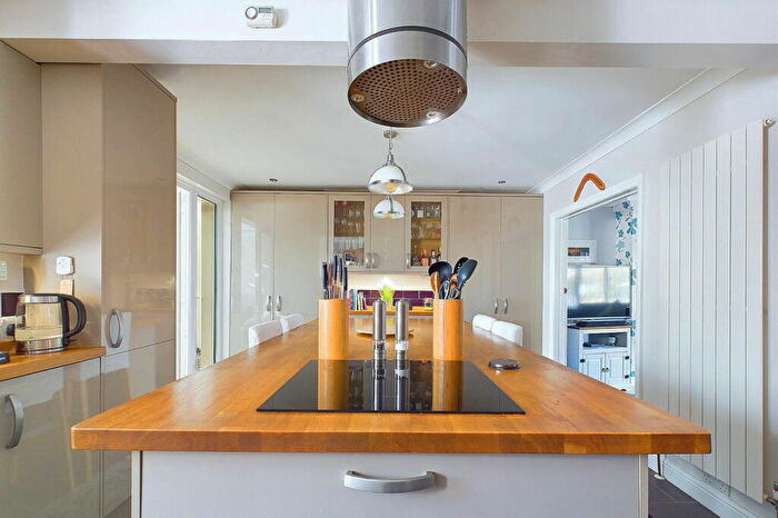 3 Bedroom Terraced House For Sale In Goldsmith Road, Worthing, BN14