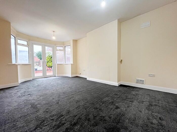 3 Bedroom Bungalow To Rent In Ashville Avenue, Birmingham, B34