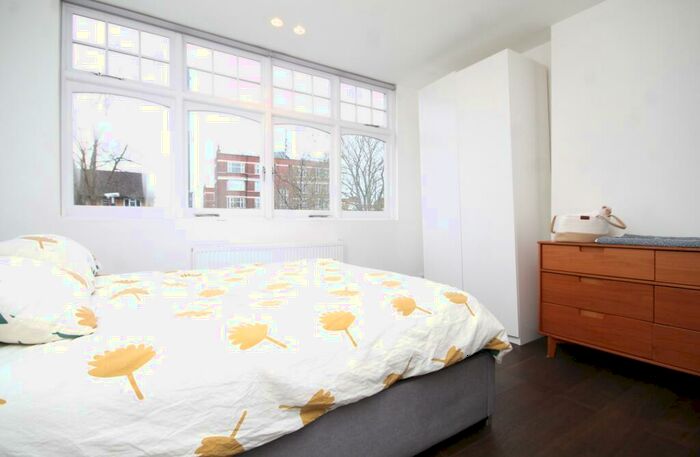 2 Bedroom Flat To Rent In A, Colney Hatch Lane, Muswell Hill, N10