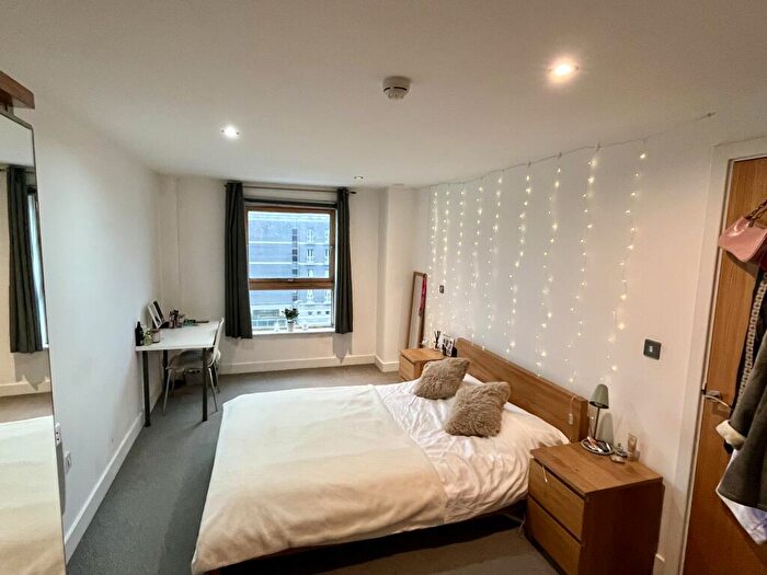 2 Bedroom Apartment To Rent In Mackenzie House, Leeds Dock, City Centre, LS10