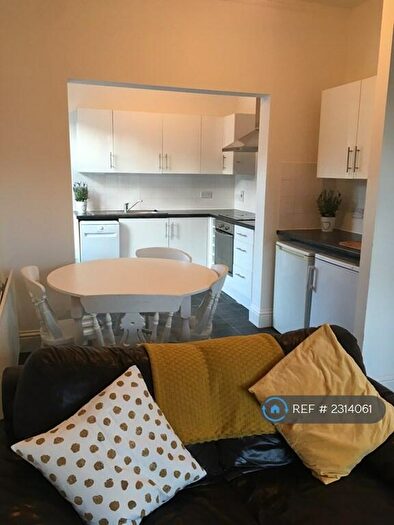 2 Bedroom Flat To Rent In Cowlishaw Road, Sheffield, S11