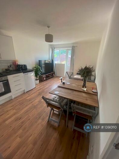 2 Bedroom Flat To Rent In Barney Close, London, SE7