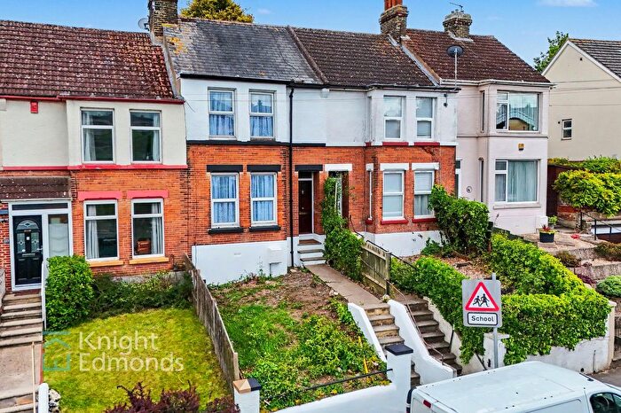 3 Bedroom Terraced House To Rent In Magpie Hall Road, Chatham, ME4