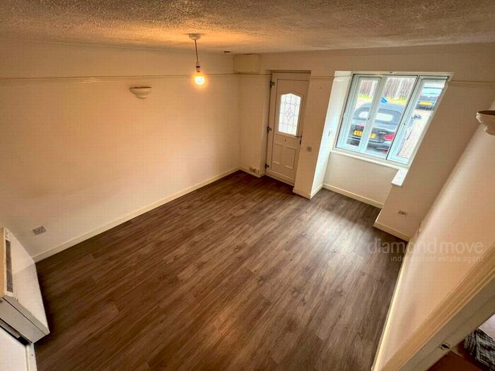 1 Bedroom Terraced House To Rent In Beaulieu Close, Hounslow, TW4