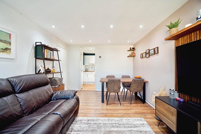 1 Bedroom Flat For Sale In Priors Mead, Enfield, EN1