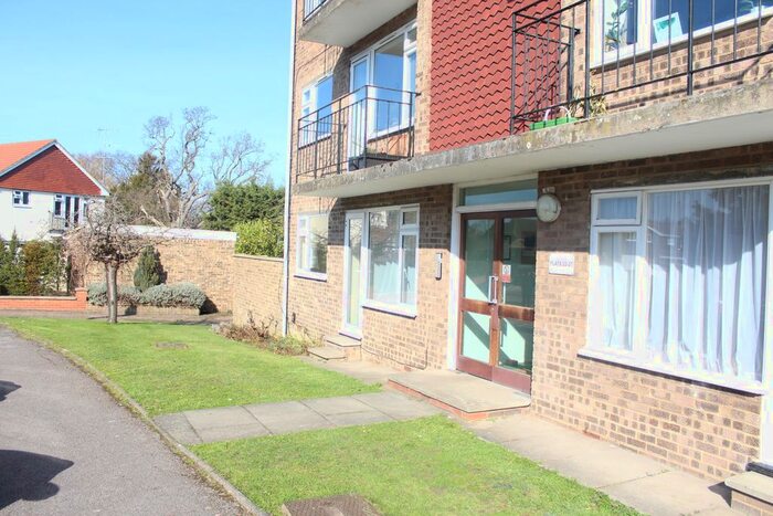2 Bedroom Flat To Rent In Lovelace Road, Surbiton KT6