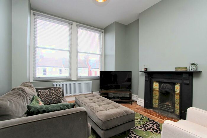 4 Bedroom Apartment To Rent In Albert Road, Alexandra Park, N22