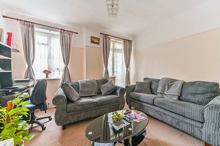 2 Bedroom Flat To Rent In Kingswood Estate, Sydenham, London, SE21