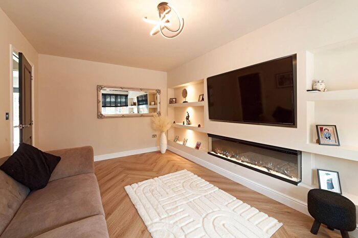 4 Bedroom Detached House For Sale In Vesuvius Drive, Motherwell, North Lanarkshire, ML1