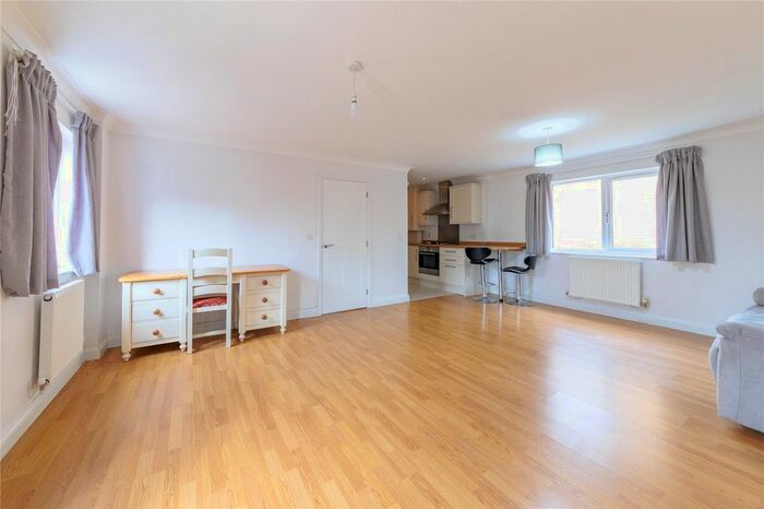 1 Bedroom Flat To Rent In King Edward House, Queen Edith's Way, Cambridge, CB1